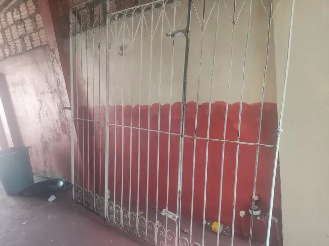 Grade de ferro com portão
