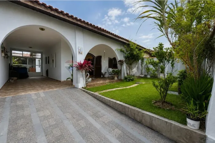 Linda casa a venda na Praia de Peruíbe próximo ao mar