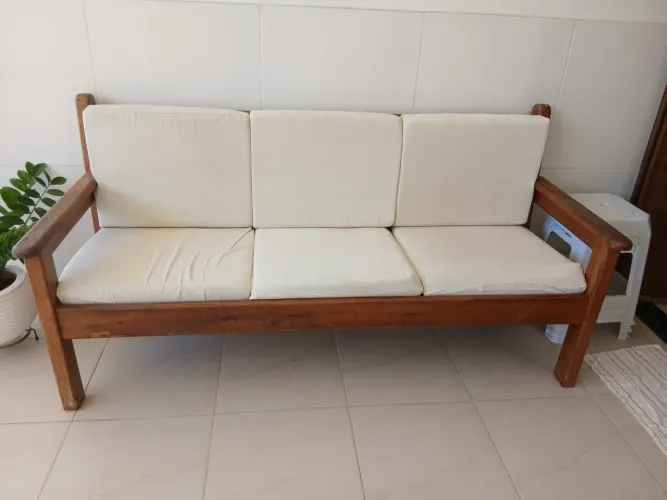 Sofá em madeira 
