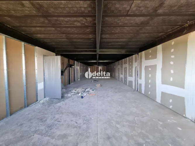 Loja disponível para locação e venda no bairro Gávea em Uberlândia-MG.