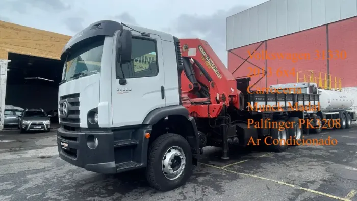 Volkswagen 31330 6x4 ar condicionado com Tanque Pipa 18 mil litros