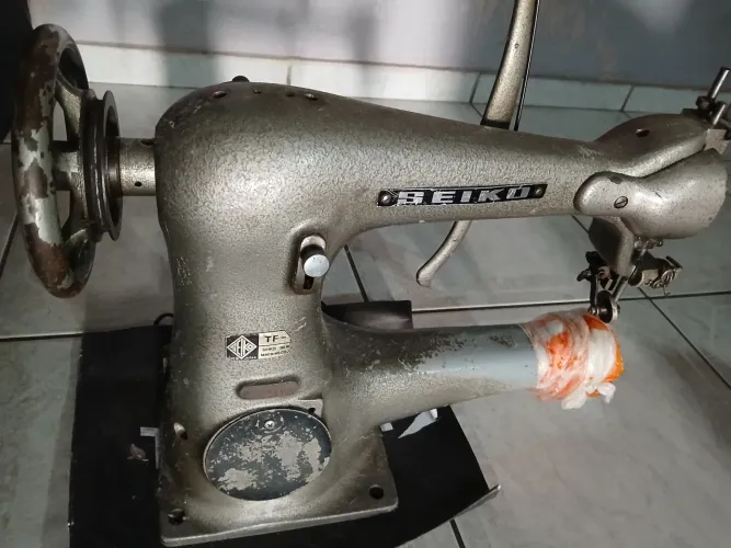 Máquina de costura esquerda industrial