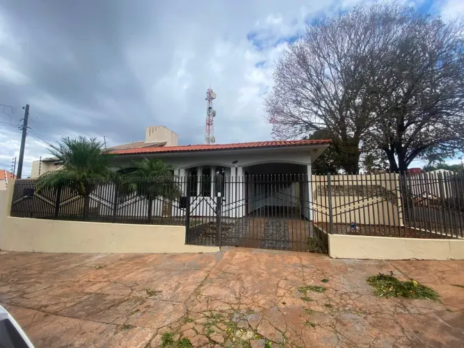 Casa com 3 Quartos, 90 m² e 5 Vagas no Jardim Guaporé - Maringá/PR