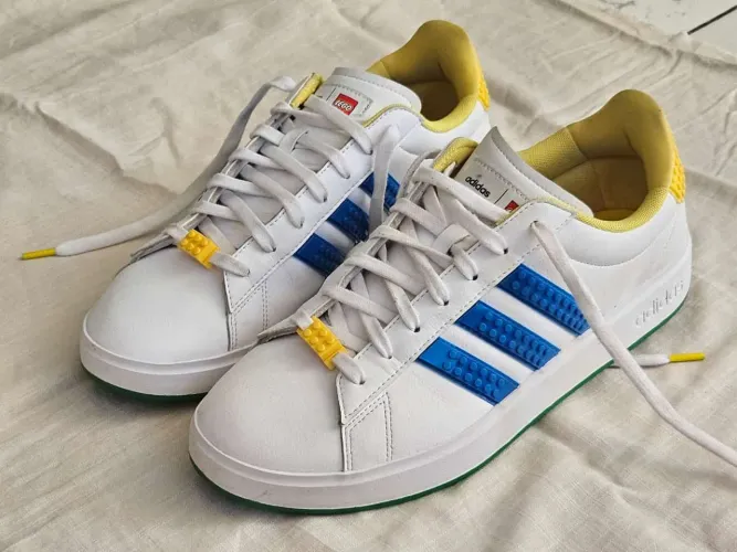 Tênis edição Limitada Adidas/Lego