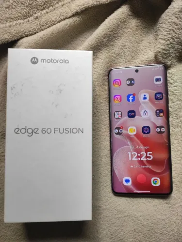 Vendo um celular Motorola Edge 60 fusion 5g rosa 8 de ram 256 gh