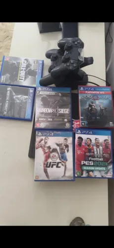 PlayStation 4 / 1TB Impecável + 2 Controles + 5 Jogos + Cabos.