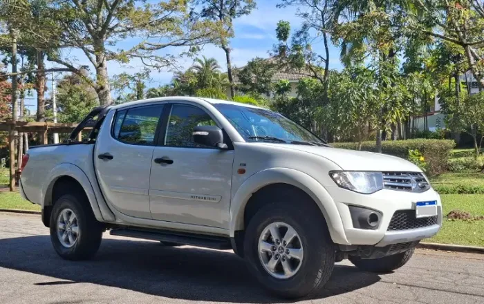 Mitsubishi L200 Triton HLS 2.4 Flex 16V CD Mec. 2015