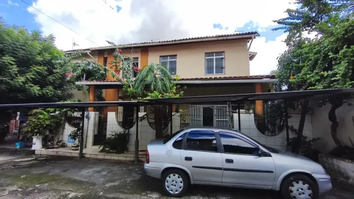 Venda de Casa Enorme em condomínio fechado - Antônio Bezerra - Maís informações