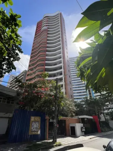 Edifício Lotus - Nascente - 77 metros - 2 quartos + 2 vagas - Portaria 24h - Meireles