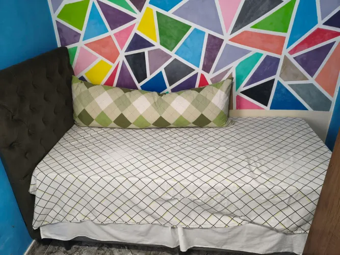 Cama solteiro com cabeceira 6 meses de uso colchão mola
