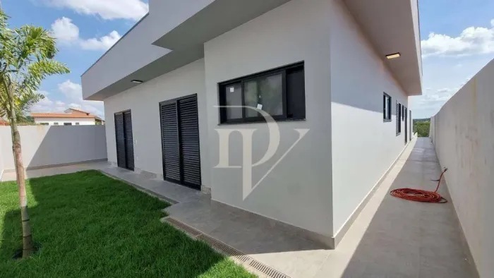 Casa à venda no Condominio Portal dos Bandeirantes, 3 quartos, 400 m² por R$ 2.450.000 - S
