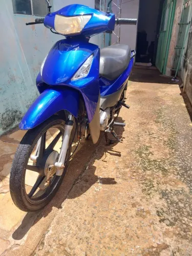 Biz 2007 ótima pra trabalho, partida e pedal. Com pequenos detalhes na pitura