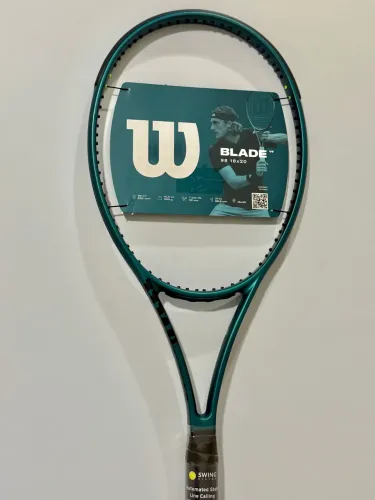 Wilson Blade 98 v9 18x20 lacrada L2