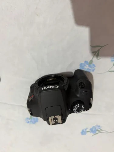 Canon Eos Rebel Kit T100 + Lente 18-55mm Iii Dslr Cor Preto