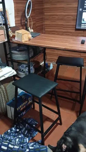 Mesa de madeira e ferro