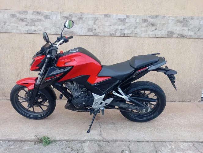 CB 300F 2023