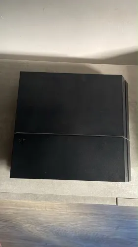 PS4 Slim 500GB + 2 Controles