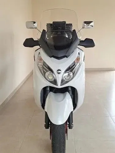 Maxsym 400i 2024 sem nenhum detalhe