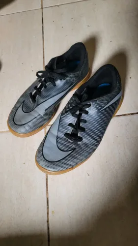 Chuteira Nike usada