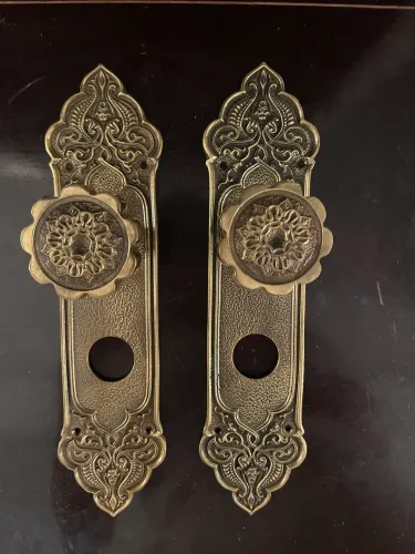 Par de fechaduras em bronze antigo