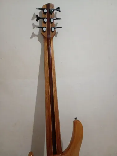 Contra baixo
