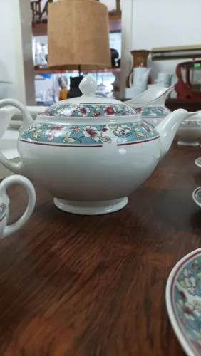 Porcelana inglesa Jonhson Brothers modelo malvern. Prefeito estado