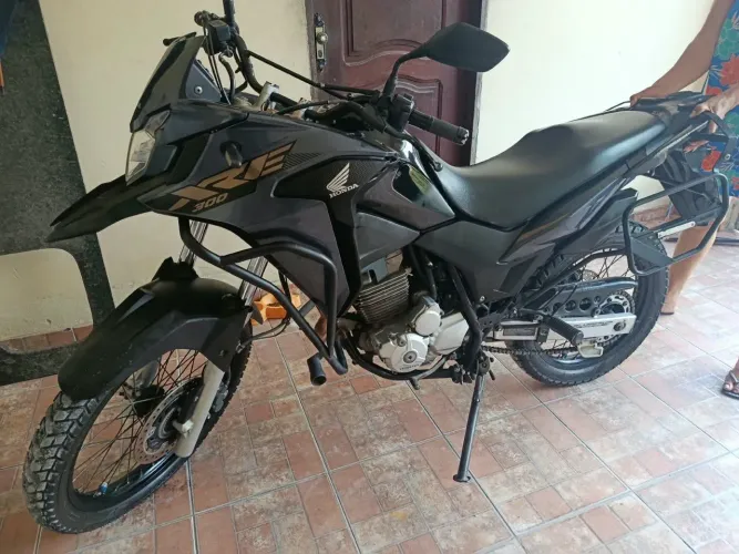 XRE 300 bem conservada