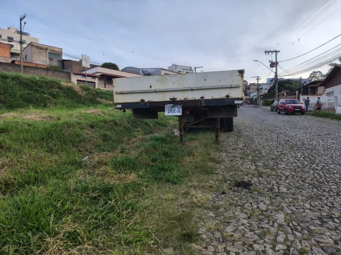 Vende se carreta 2 eixo pronta para trabalhar