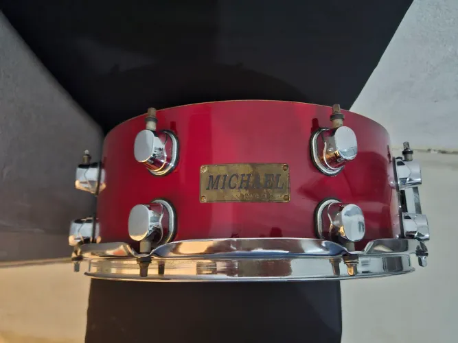 Caixa Michael 14 Made In China