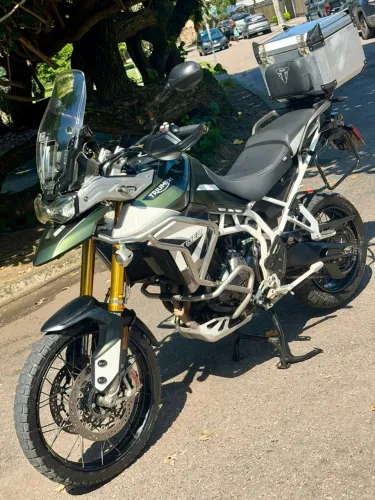 Triumph Tiger 900 Rally Pro 21/21 + Baú e Acessórios