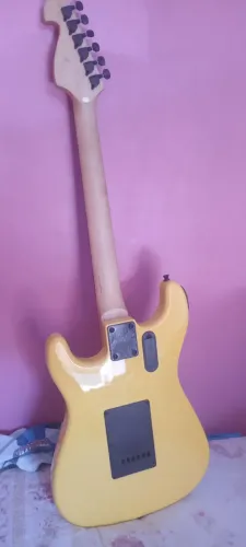 guitarra elétrica modelo Stratocaster, da marca Memphis by Tagima modelo MG-30