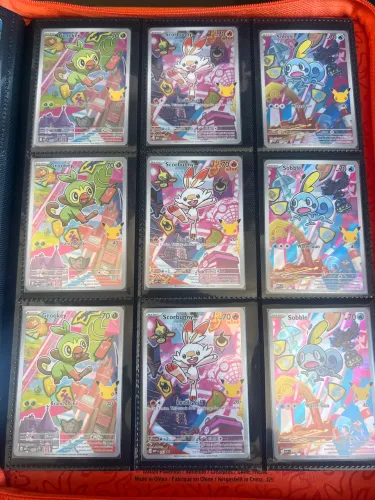 First Partner 2 Pokémon TCG - Trio de Galar EM INGLÊS - VAI 1 FILEIRA