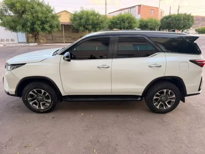 Toyota Hilux SW4 SRX 4X4 2.8 TDI 16V Dies. Aut. 2019