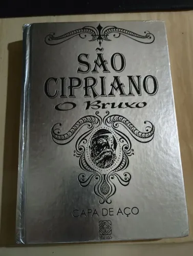 Livro São Cipriano Capa de Aço <br>CO livro "São Cipriano - O Legítimo" (capa prata/aço)Livro