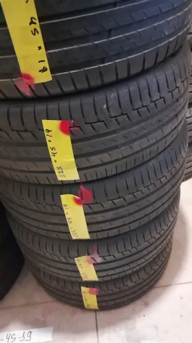 Pneus 225/45/19