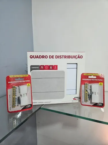 Quadro de distribuição sobrepor com dois barramentos 8 polos neutro e terra