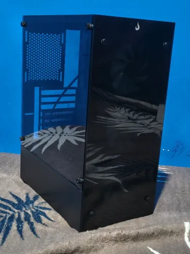 Gabinete Gamer Glass 06x, Mid Tower, ATX, Lateral e Frente Vidro, 3xFANS, Preto. Descri...