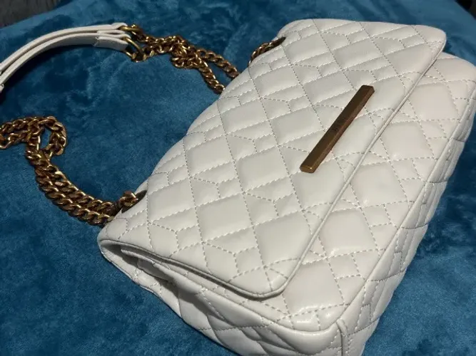 Bolsa Santa Lolla com corrente - usada apenas 1 vez (quase nova)