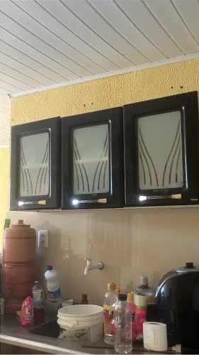 Armário de parede. Bota fora