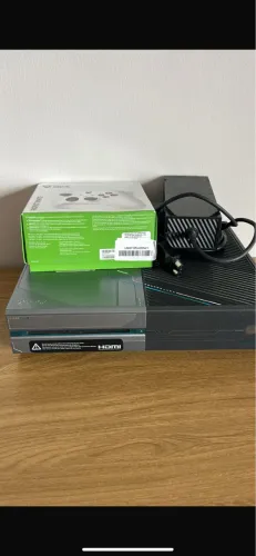 Xbox one 1tb halo 5 limited edition (não acompanha controle)