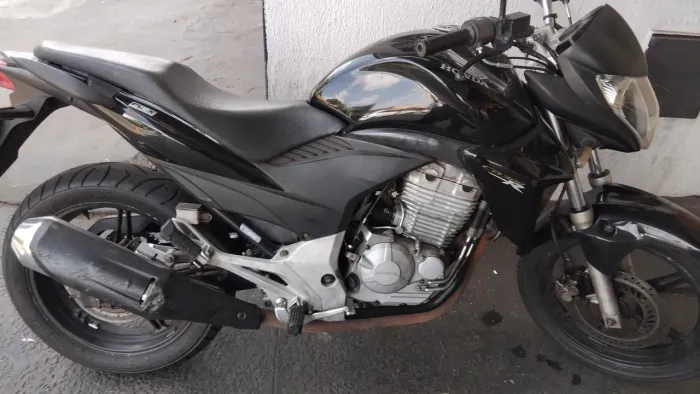 Vendo moto cb 300 revisada