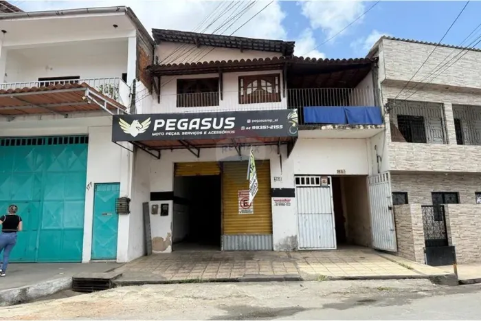 Casa à venda na principal da Feirinha do Tabuleiro, Maceió-AL