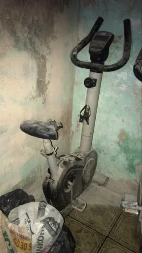Duas bicicletas aeróbicas