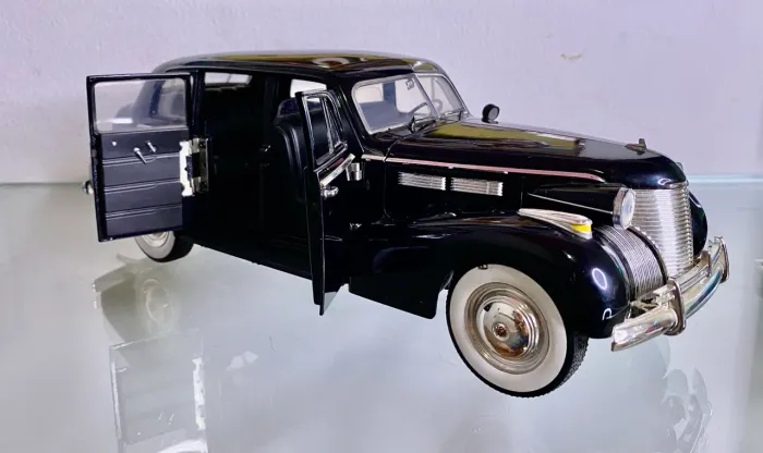 Miniatura Carro de Coleção Cadillac Fleetwood ( Poderoso Chefão)