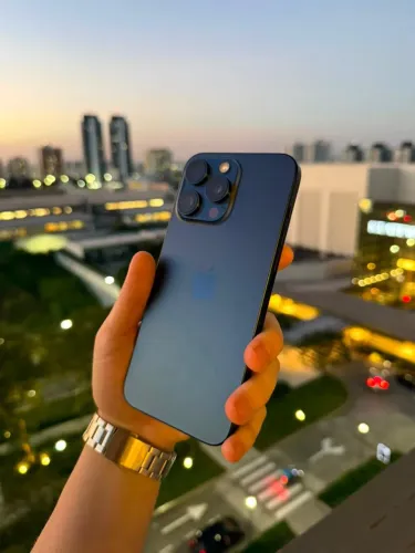 iphone 15 ProMax Azul com a tela trocada e bateria em 92%