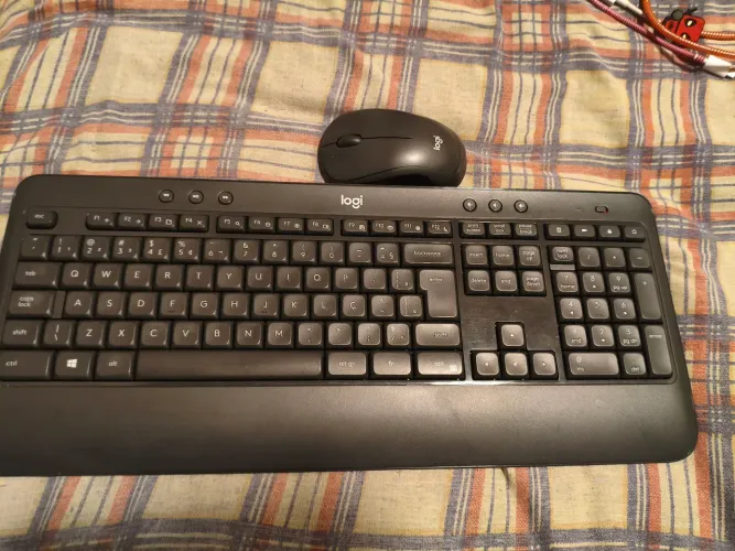 Kit Teclado e Mouse Sem Fio Logitech MK540 Advanced - Novo / Nunca Usado