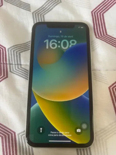 iPhone XR branco, em perfeito estado