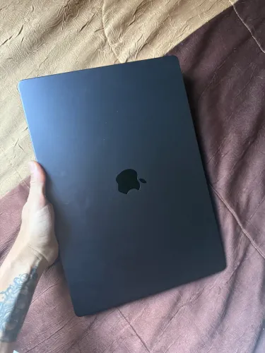MacBook m3 pro max 36gb 1tb ssd 16.2