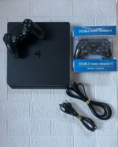 PlayStation 4 slim conservado com jogos