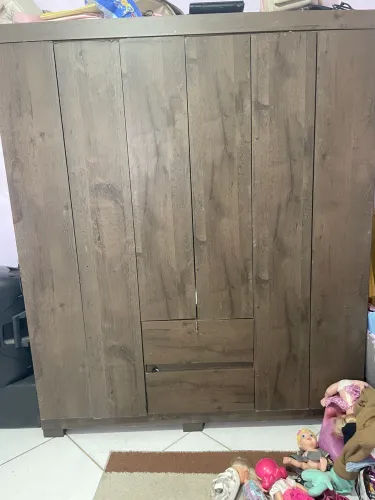 Vendo Guarda roupa, favor não está desmontado